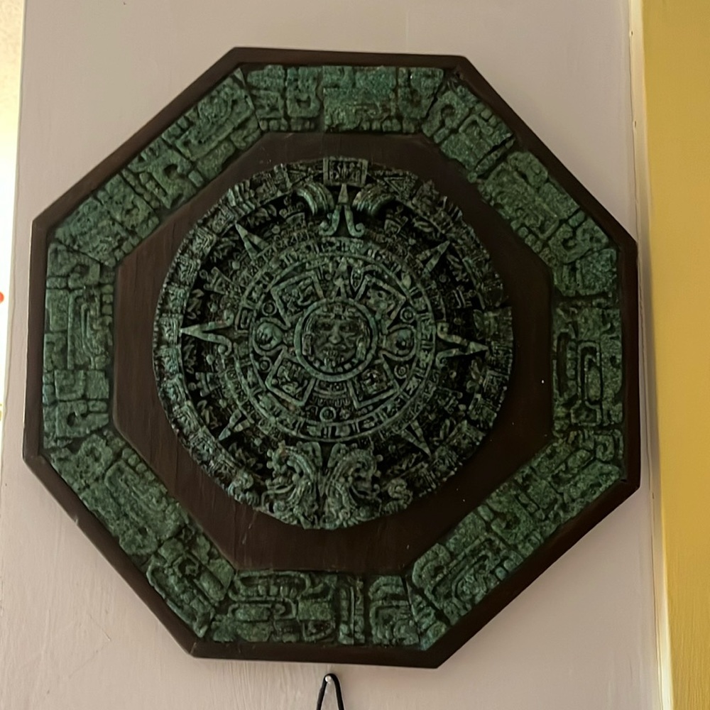 Vintage Aztec Mayan Calendar Sun Dial Malachite Green Chip Stone Wall Plaque 17"